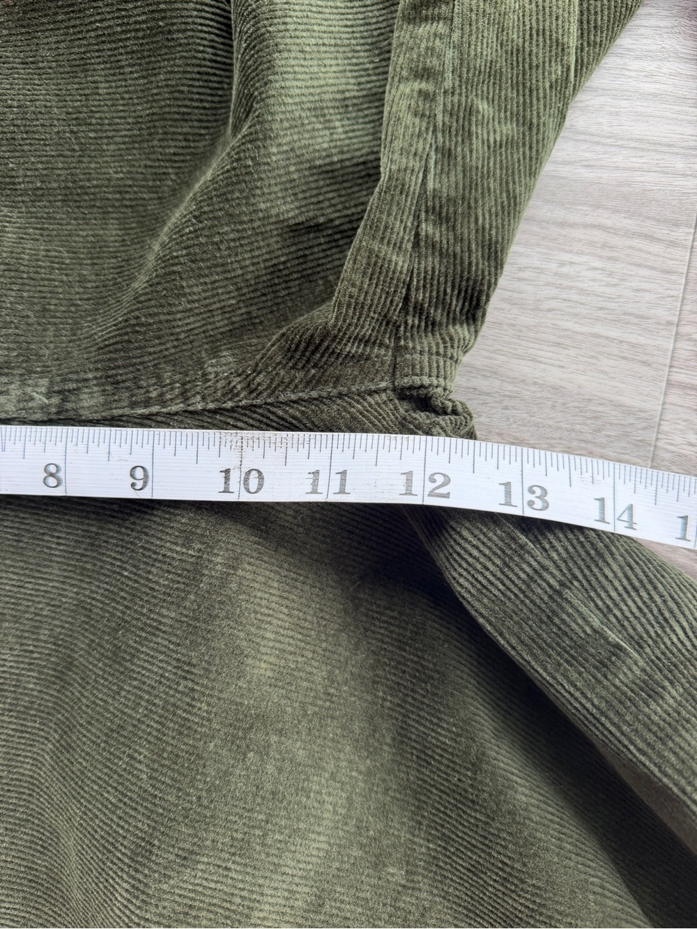 Entro Olive Green Corduroy Wide Leg Crop Pants Frayed Raw Hem Size Medium - Picture 11 of 12